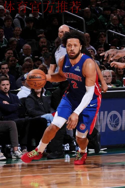 坎宁安穿着红绿配色G.T Cut3，砍下32分4篮板10助攻